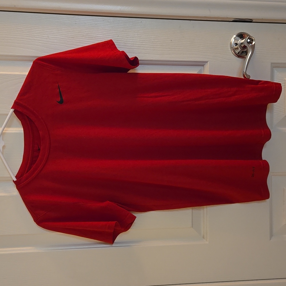 Nike Dri Fit Men's Size Small. Color Red